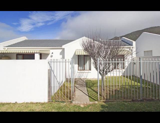 2 BEDROOM HOUSE FOR SALE IN FISH HOEK